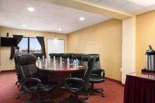BAYMONT SUITES SPRINGFIELD (Springfield)